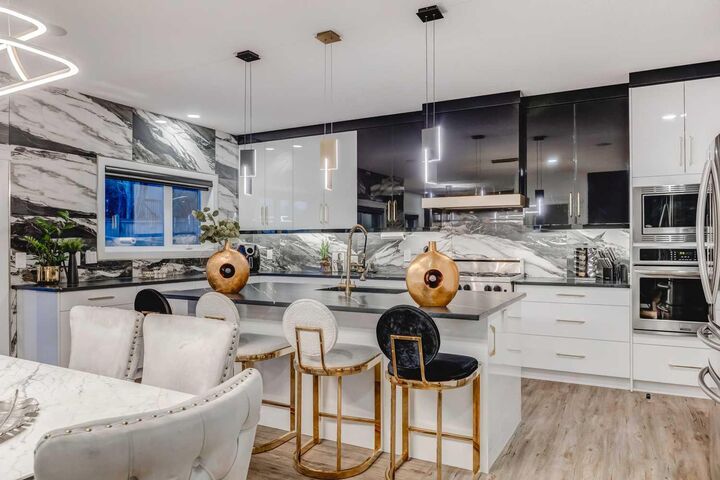 Property Photo:  630 Rocky Ridge View NW  AB T3G 5C2 