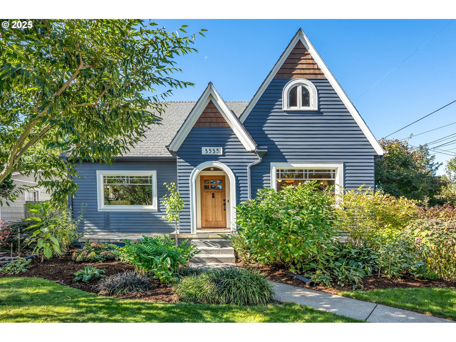 Property Photo: 3535 NE 63rd Ave OR 97213