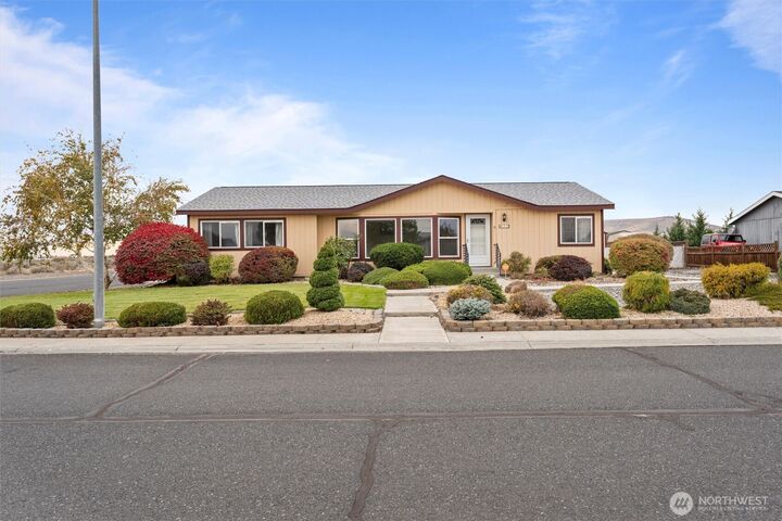Property Photo: 877 J Street SE WA 98823