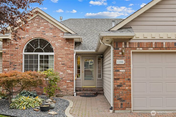 Property Photo: 1108 E Hobert WA 98926