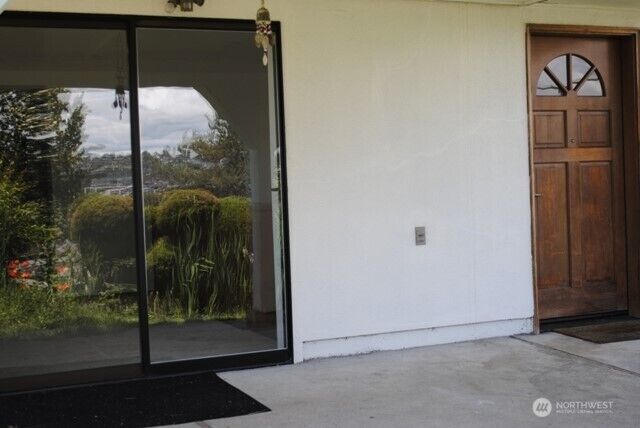 Property Photo: 1730 Dexter Avenue N Lower WA 98109