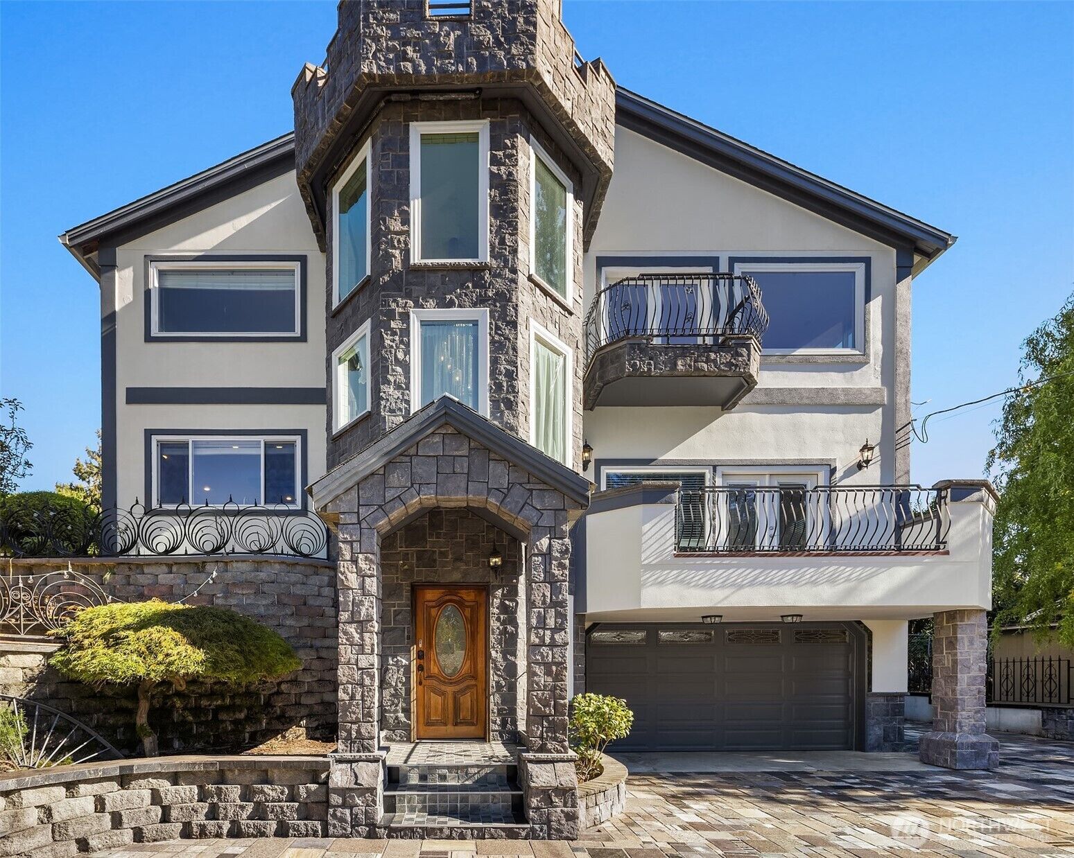 Property Photo: 11906 23rd Avenue SW WA 98146