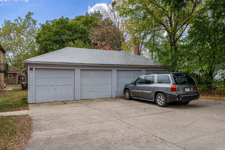 Property Photo:  2121 Auburn Street  IL 61103