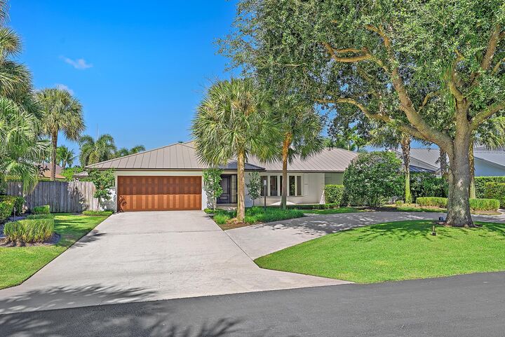 Property Photo: 2408 Bay Village Court FL 33410