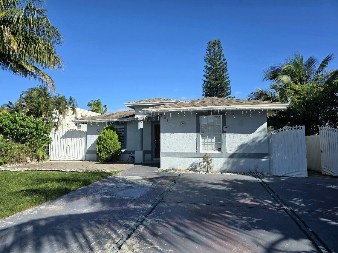 Property Photo: 819 Hansen Street FL 33405