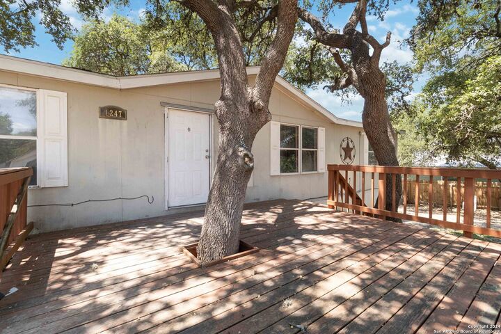 Property Photo: 1247 Skylark Dr TX 78133