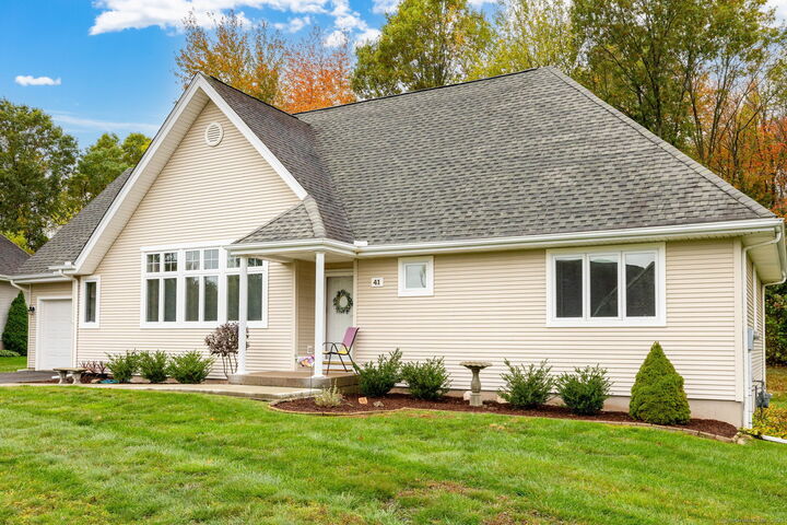 Property Photo: 41 Maxwell Drive 41 CT 06067