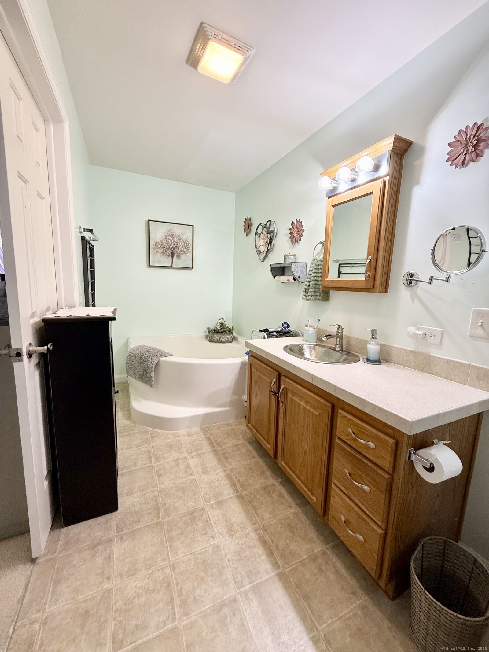 Property Photo:  3 Cliff Road  CT 06339 