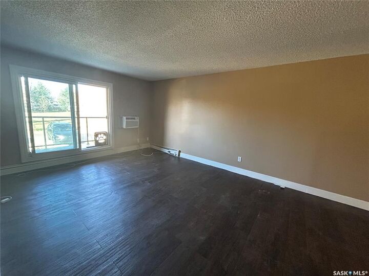Property Photo: 929 Northumberland Avenue 205 SK S7L 3W8