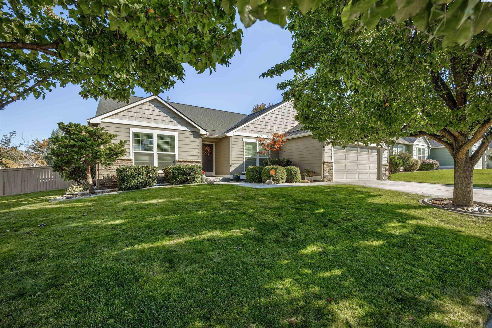 Property Photo: 1601 S Jefferson Place WA 99338