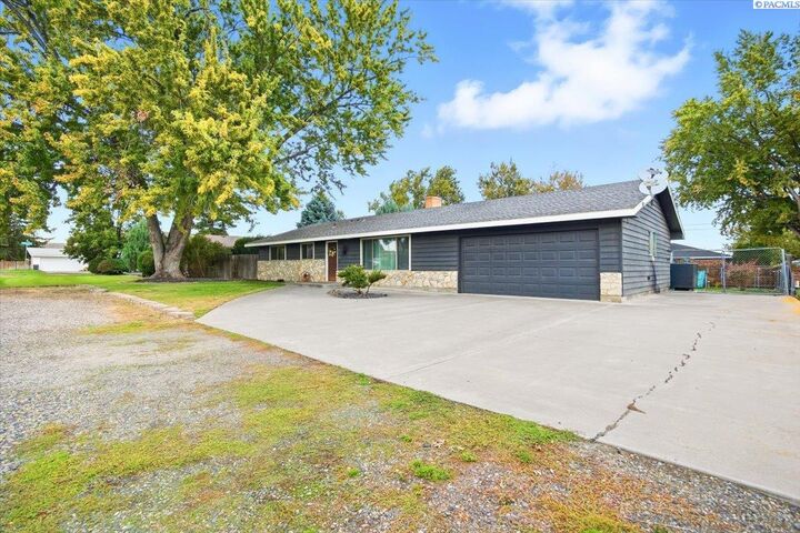 Property Photo: 1824 W 18th WA 99337
