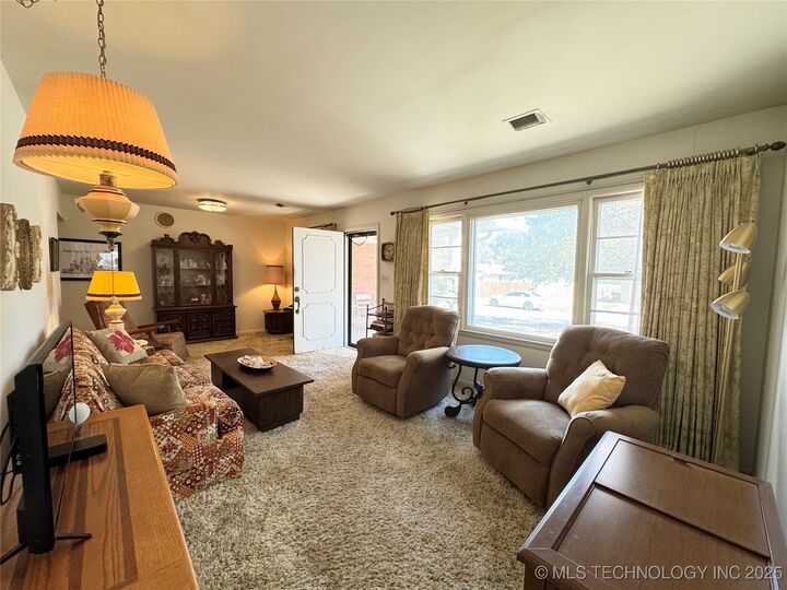 Property Photo: 915 S Howerton Place OK 74023