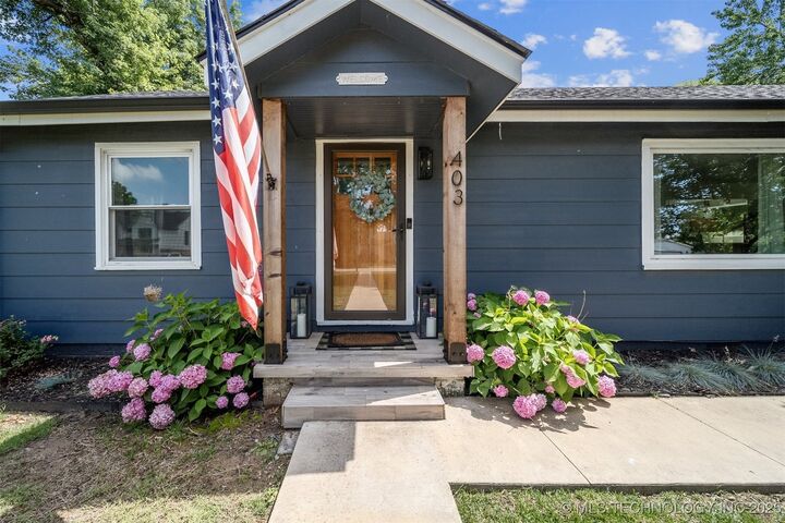 Property Photo:  403 E Freeport Street  OK 74012