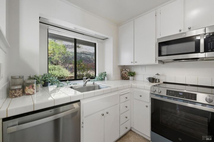 Property Photo: 35 Village Circle CA 94903