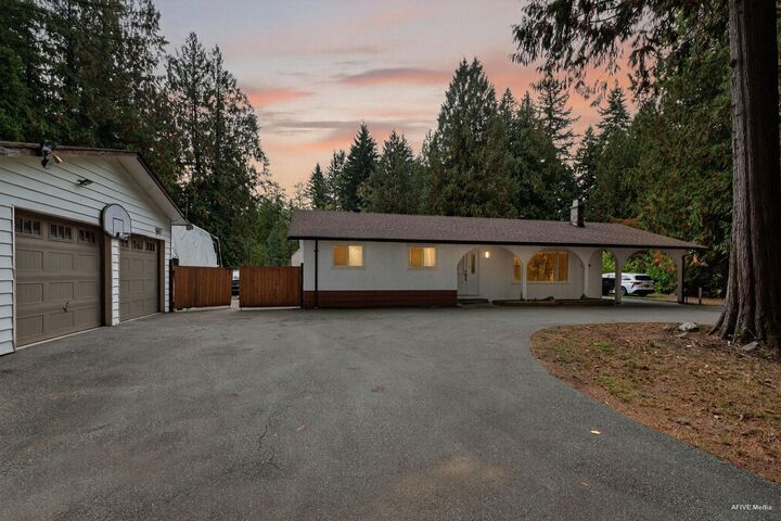 Property Photo: 25160 54 Avenue BC V4W 1T3
