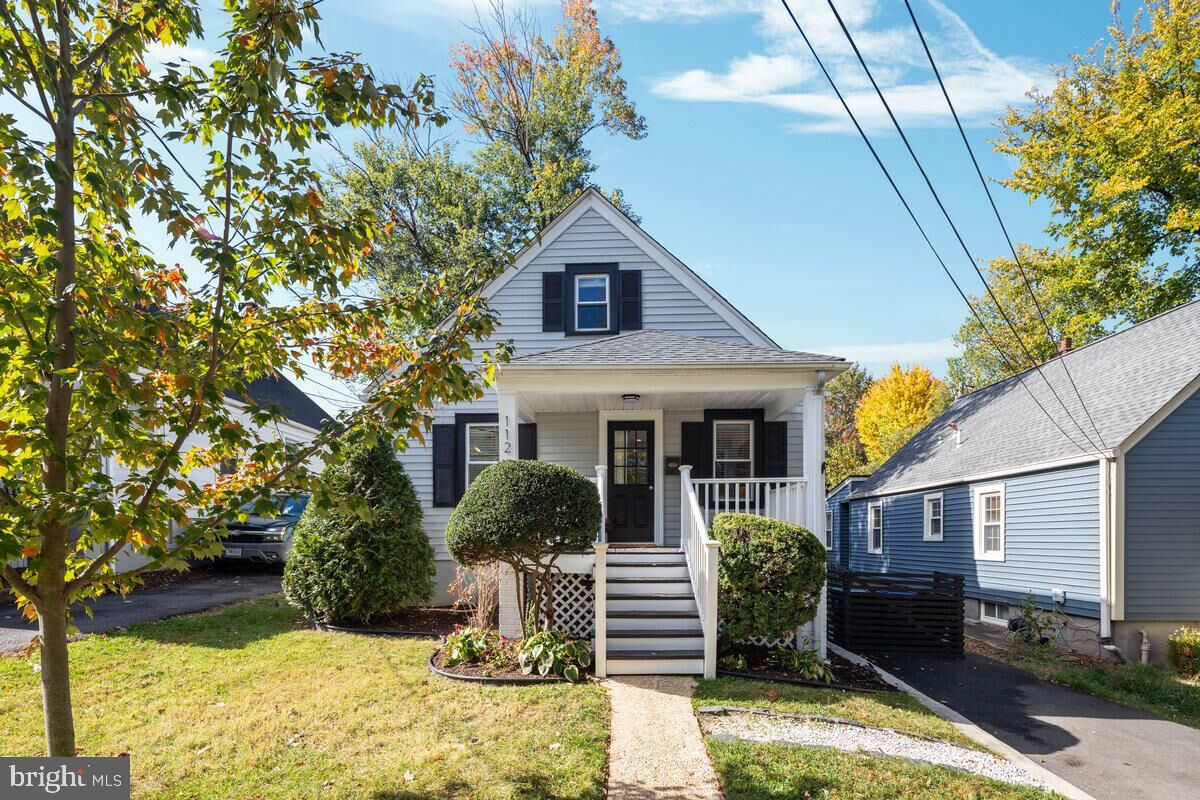 Property Photo: 112 S Barton Street VA 22204