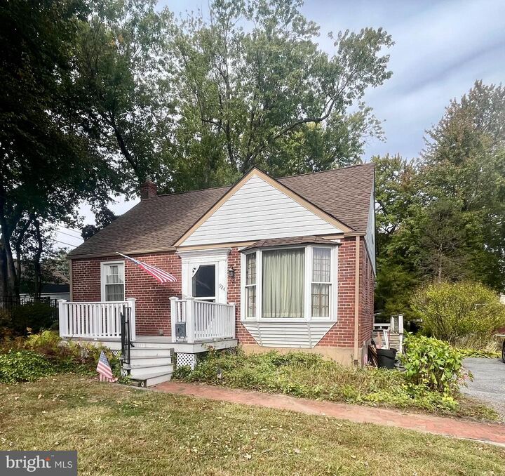 Property Photo: 924 Edgewood Avenue PA 19033