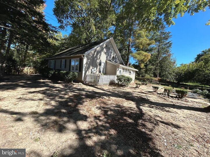 Property Photo: 491 N Latham Street N VA 22304
