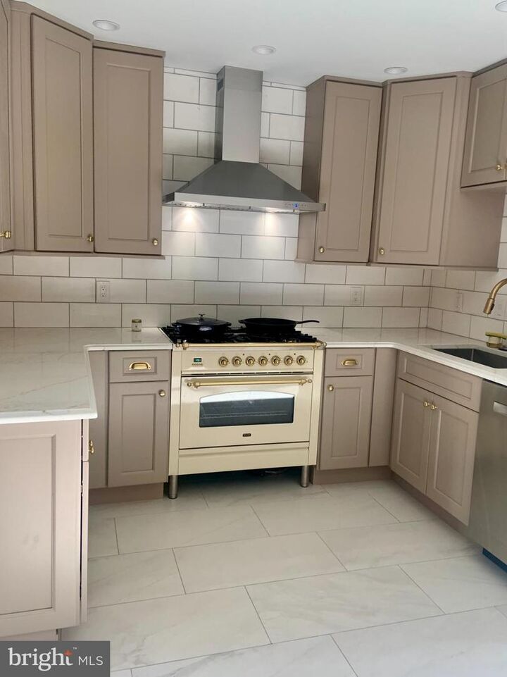 Property Photo: 2614 E Somerset Street PA 19134