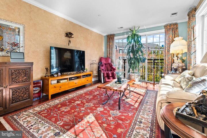 Property Photo: 600 Commodore Court 2631 PA 19146
