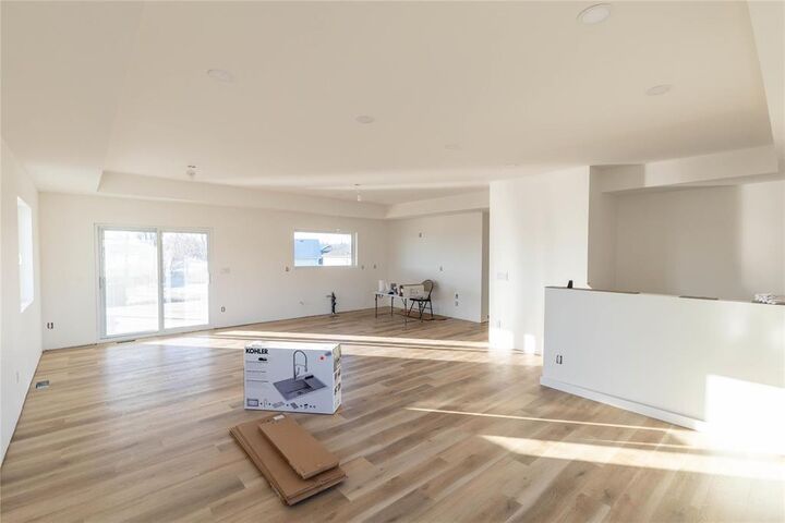 Property Photo: 64 Parkside Crescent MB R5G 2X3