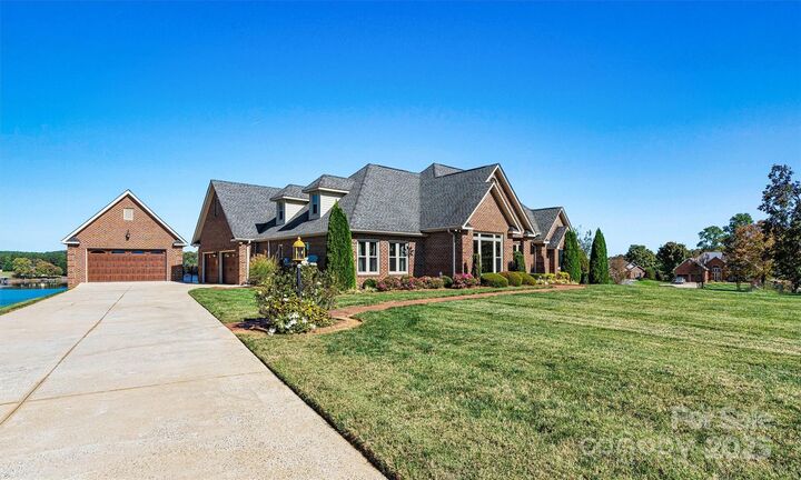 Property Photo: 61 Island Pointe Court NC 28681