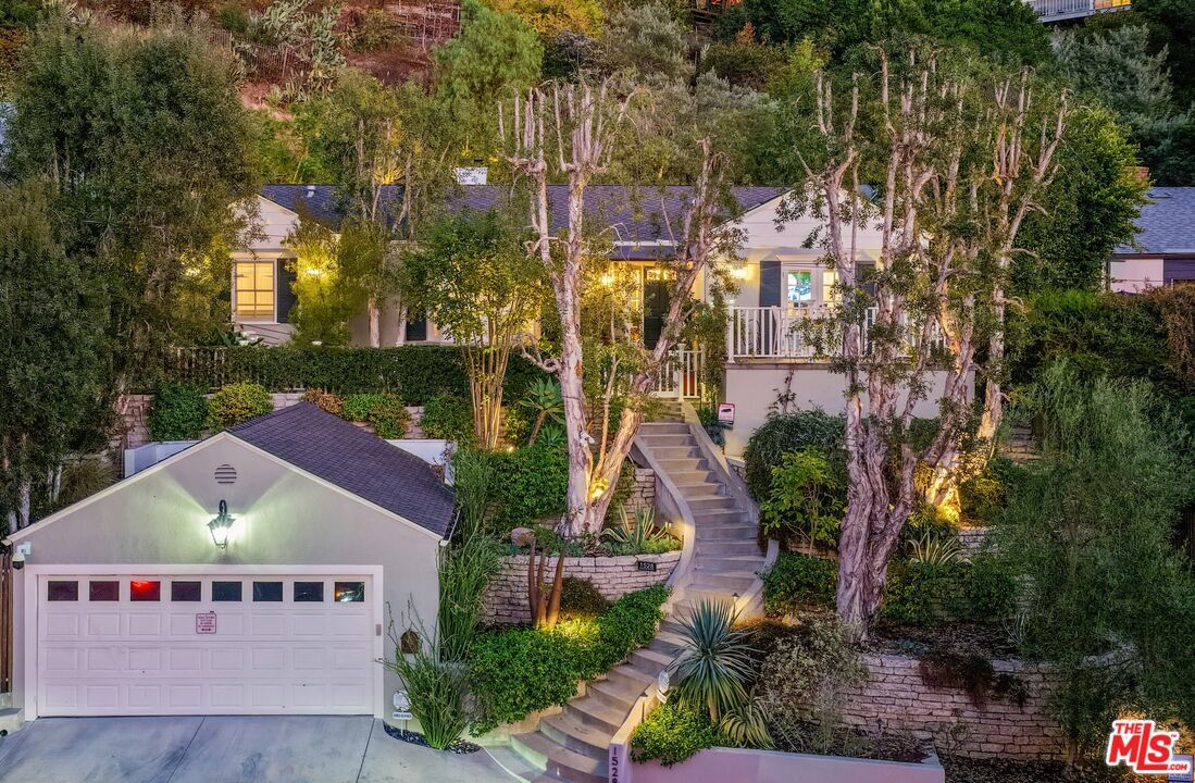 Property Photo: 1528 Forest Knoll Dr CA 90069