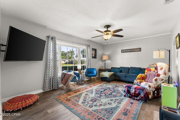 Property Photo: 1236 Amherst Road FL 32405