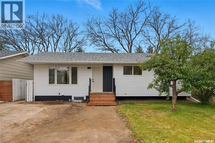 Property Photo: 113 5th Avenue N SK S0K 4S0