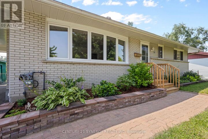 Property Photo: 20 Parkside Crescent ON K2G 3B5