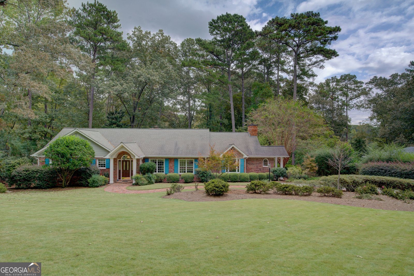 Property Photo: 8 Crestwood Dr SW GA 30165