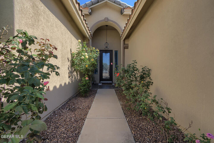 Property Photo: 5620 Valley Maple Drive TX 79932