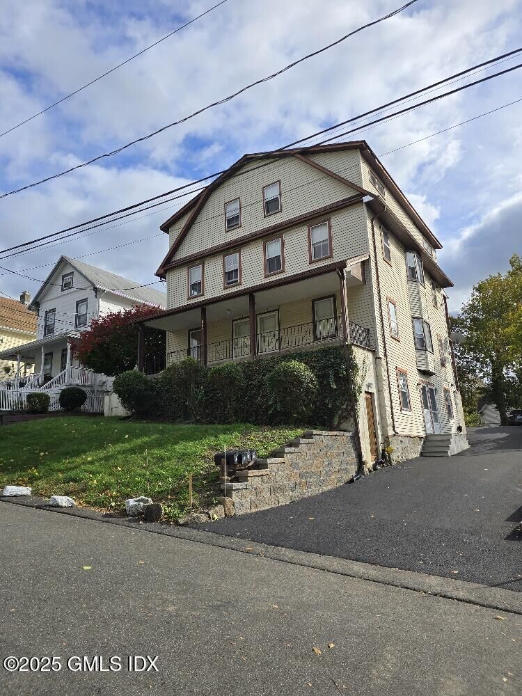 Property Photo: 144 Pine Street D CT 06830