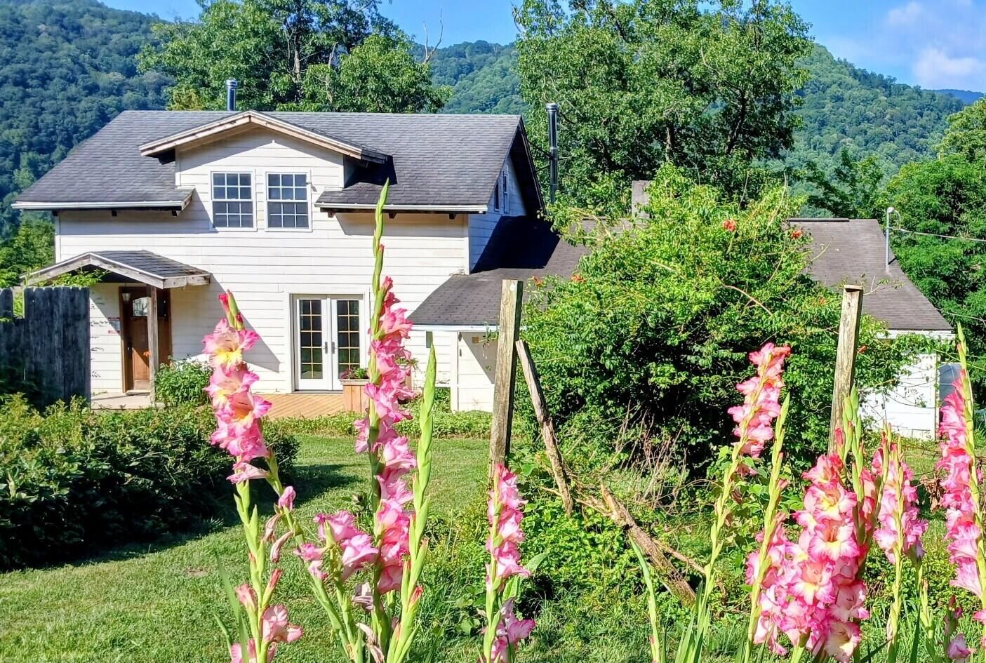 Property Photo:  23 Pine Ln  WV 25951