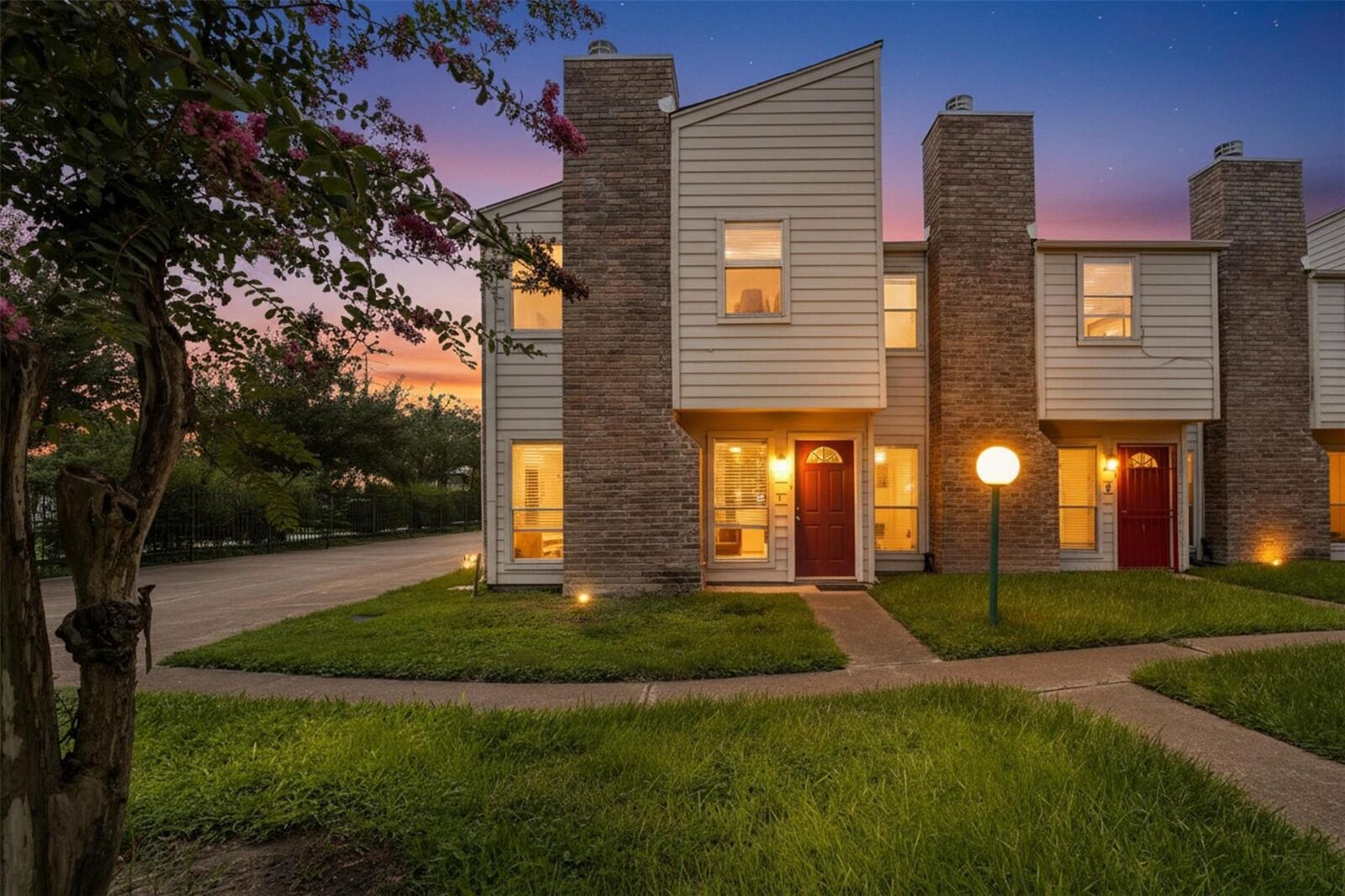 Property Photo:  3901 Woodchase Drive 59  TX 77042 