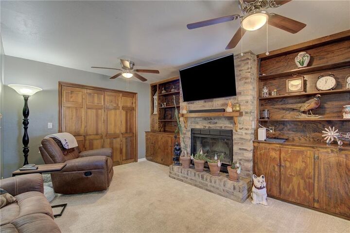 Property Photo:  1213 E Fredrickson Drive  KS 66061