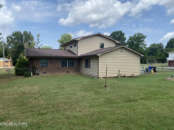 Property Photo: 891 W Cunningham St TN 37701