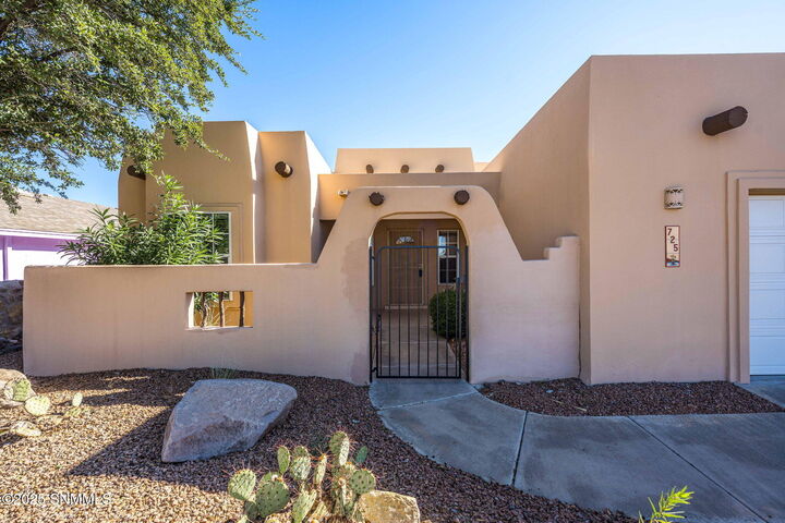 Property Photo:  725 Canyon Verde  NM 88011 