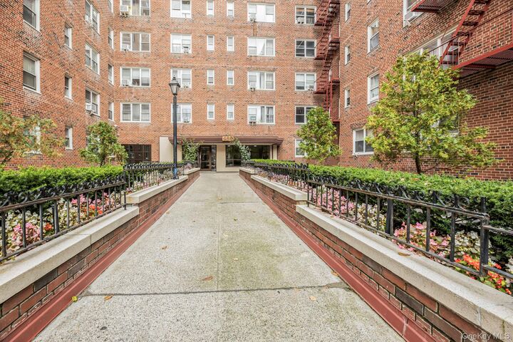 Property Photo:  480 Riverdale Avenue 7L  NY 10705 