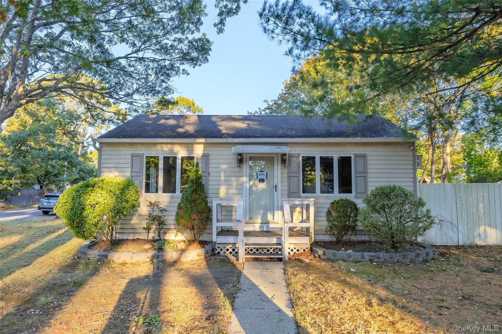 Property Photo:  85 Lake Promenade  NY 11779