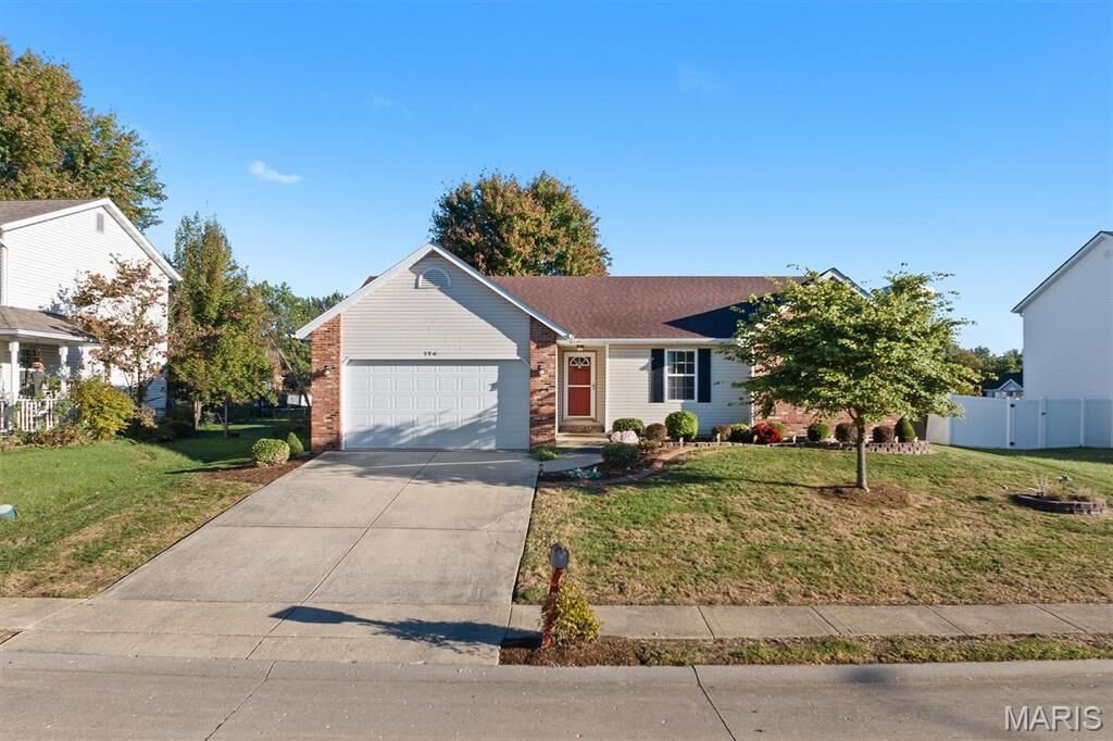 Property Photo:  326 Dewitt Court  IL 62269