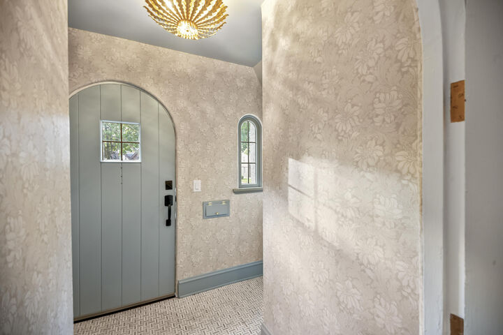 Property Photo:  6054 N Bay Ridge Ave  WI 53217