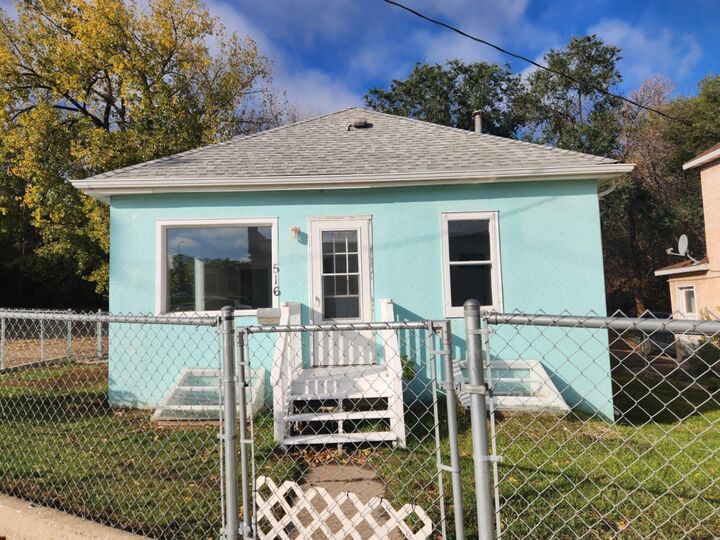 Property Photo:  516 SW Summit  ND 58701-9999