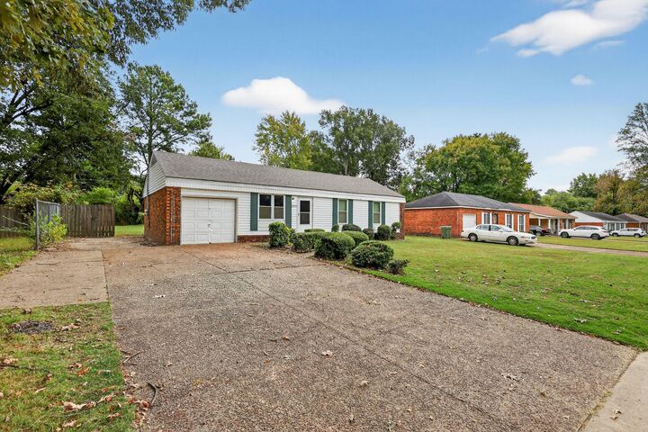 Property Photo: 5368 Millbranch Rd TN 38116