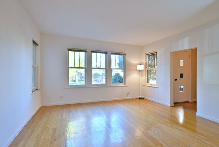 Property Photo:  5423 N Artesian Avenue  IL 60625