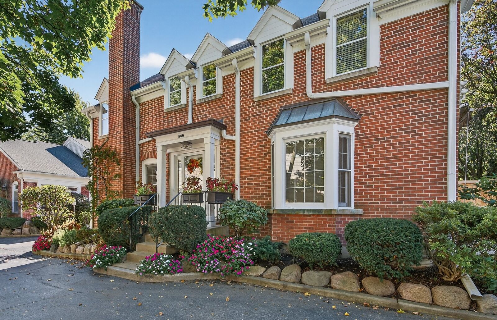 Property Photo: 809 Hibbard Road IL 60091