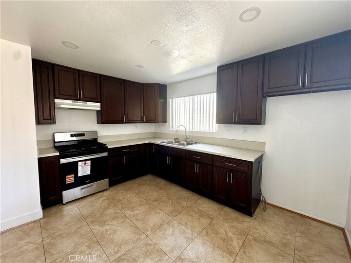 Property Photo: 801 E Chestnut Street 8 CA 91205