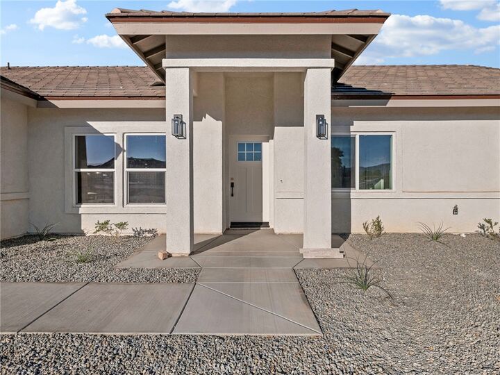 Property Photo:  15590 Dale Evans Parkway  CA 92307 