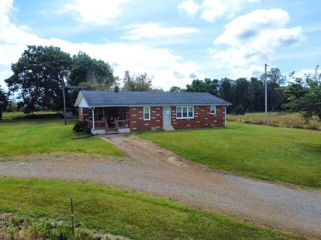 Property Photo: 7102 Akersville Rd KY 42133