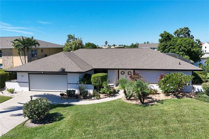 Property Photo:  4002 SE 12th Avenue  FL 33904 